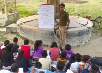 उत्तर प्रदेश के गोंडा में तैनात सिपाही मोहम्मद जाफ़र के शिक्षा को लेकर उठाए कदम की हो रही है सराहना