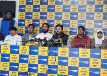 दो पार्षदों के साथ दिल्ली कांग्रेस उपाध्यक्ष अली मेहंदी ने थामा आप का दामन