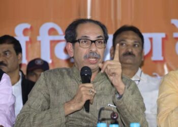 उद्धव ठाकरे ने RSS प्रमुख को महाराष्ट्र CM एकनाथ शिंदे से सावधान रहने का दिया सलाह