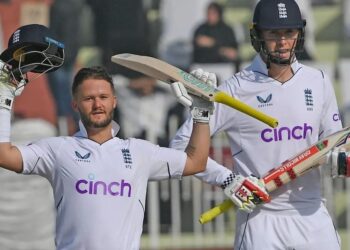 पाकिस्तान दौरे गई इंग्लिश टीम ने पहले दिन बनाया पहाड़ सा स्कोर, 4 विकेट खोकर बने 506 रन