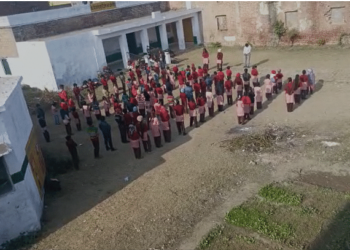 UP में सरकारी स्कूल के बच्चों को शायर इक़बाल की नज़्म “लब आती है” पढ़वाने को लेकर प्रधानाध्यापक निलंबित