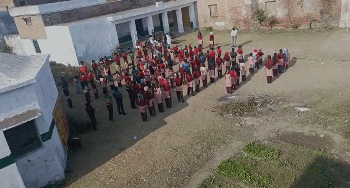 UP में सरकारी स्कूल के बच्चों को शायर इक़बाल की नज़्म “लब आती है” पढ़वाने को लेकर प्रधानाध्यापक निलंबित