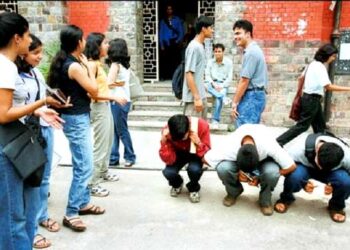 सख्त कानूनों के बावजूद आखिर क्यों नहीं लग पा रही है रैगिंग की बढ़ती घटनाओं पर लगाम?