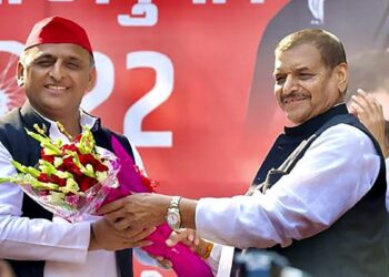 एक साथ आए चाचा भतीजा, समाजवादी पार्टी में विलय हुई शिवपाल की पार्टी