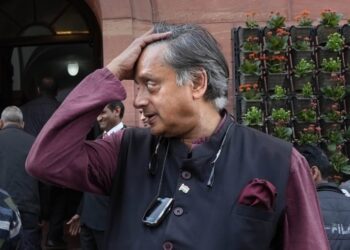 BBC डॉक्यूमेंट्री पर बोले शशि थरूर, गुजरात दंगों पर बहस करने का कोई फ़ायदा नहीं है