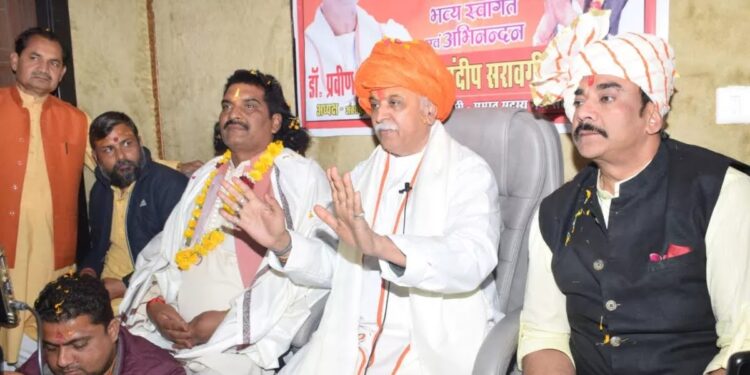 मैं मरते दम तक मस्जिद और मदरसे नहीं जाऊंगा: प्रवीण तोगड़िया