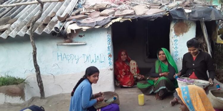 डिजिटल शिक्षा और जागरूकता से अनभिज्ञ हैं ग्रामीण क्षेत्र की महिलाएं