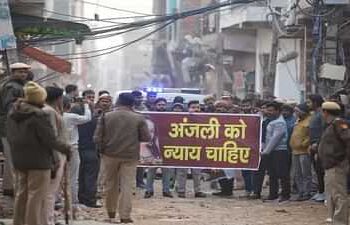 कंझावला मामले में अंकिता के परिजन बैठे धरने पर, 302 की मांग