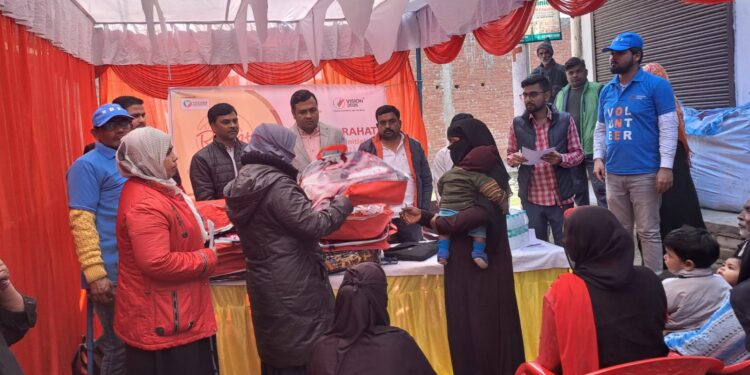 योगदान फाउंडेशन ने ज़रूरतमंदो को बांटा कम्बल, लोगों के खिल उठे चेहरे