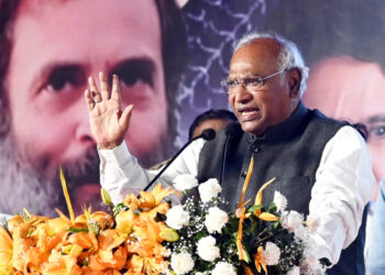 कर्नाटक में पीएम मोदी पर जमकर बरसे कांग्रेस अध्यक्ष मल्लिकार्जुन खरगे, किया कांग्रेस के पक्ष वोट की अपील