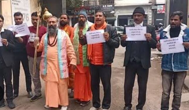 रामचरितमानस पर विवादित बयान देकर फंसे स्वामी प्रसाद मौर्य, शिकायत दर्ज