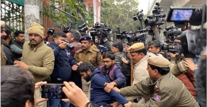 JNU के बाद अब जामिया में PM मोदी पर बनी डॉक्यूमेंट्री को लेकर स्क्रीनिंग पर मचा बवाल