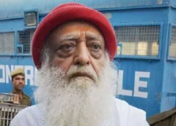 शिष्या के रेप मामले में आशाराम बापू उम्र कैद की सज़ा
