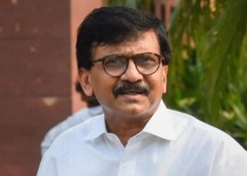 शिवसेना नेता संजय रावत की बढ़ी मुश्किलें, गैर ज़मानती वारंट जारी