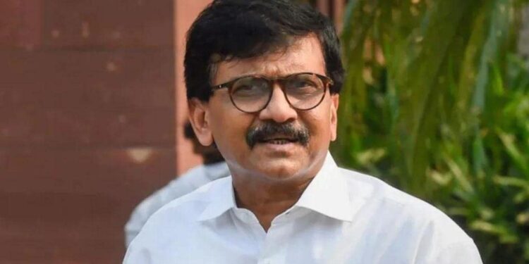 शिवसेना नेता संजय रावत की बढ़ी मुश्किलें, गैर ज़मानती वारंट जारी