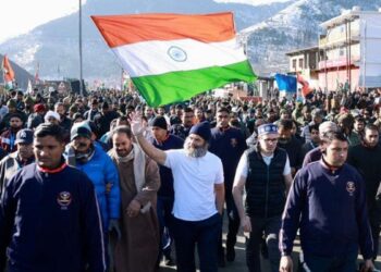 लाल चौक पर राहुल गांधी ने फहराया तिरंगा, प्रियंका गांधी समेत अन्य नेता थे मौजूद