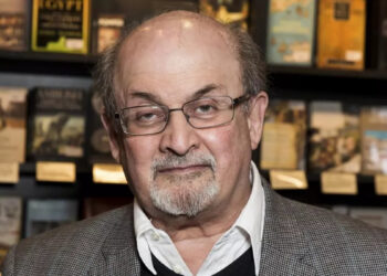 सलमान रुश्दी के हमलावरों को ईरान में किया गया सम्मानित