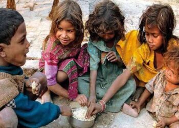 कुपोषण से बचाने वालों के बच्चे खुद कुपोषण का शिकार ना हो जाएं