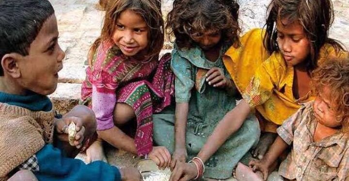 कुपोषण से बचाने वालों के बच्चे खुद कुपोषण का शिकार ना हो जाएं