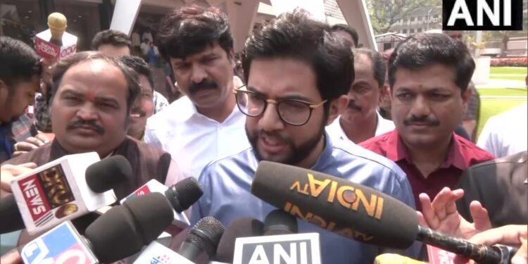 पेगासस पर बोले आदित्य ठाकरे, देश में संविधान और लोकतंत्र दोनों खतरे में हैं