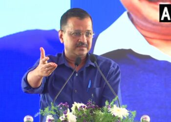 मनीष सिसोदिया जेल में हैं और रिश्वत लेते पकडे गए भाजपा विधायक का बेटा बाहर है: केजरीवाल