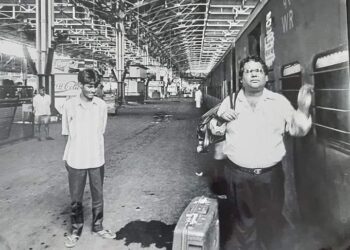 एक छोटा सा बक्सा लेकर मुंबई आने वाले सतीश कौशिक जमाने भर की मुहब्बत लेकर जा रहे हैं