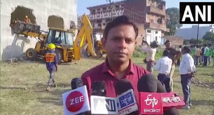 मुख़्तार अंसारी के बेटों के नाम पर बनी दो मंज़िला बिल्डिंग को प्रशासन ने किया ध्वस्त