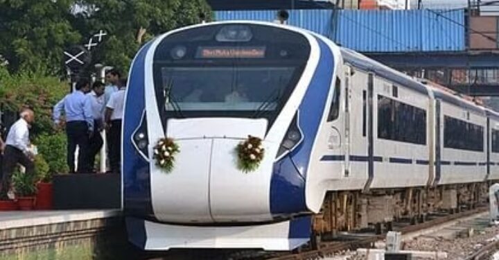 पश्चिम बंगाल में वंदे भारत एक्सप्रेस पर हुआ पथराव, जांच के आदेश जारी