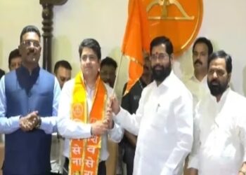 उद्धव गुट के करीबी मंत्री के बेटे ने थामा शिंदे गुट का दामन