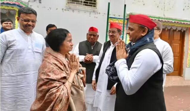 समाजवादी पार्टी कांग्रेस और भारतीय जनता पार्टी दोनों से बराबर दूरी बनाकर रखेगी: अखिलेश यादव