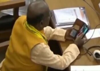 त्रिपुरा विधानसभा में भाजपा के विधायक अश्लील वीडियो देखते हुए पाए गए