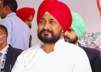 पंजाब के पूर्व सीएम चरणजीत सिंह चन्नी की बढ़ी मुश्किलें, लुक आउट नोटिस जारी