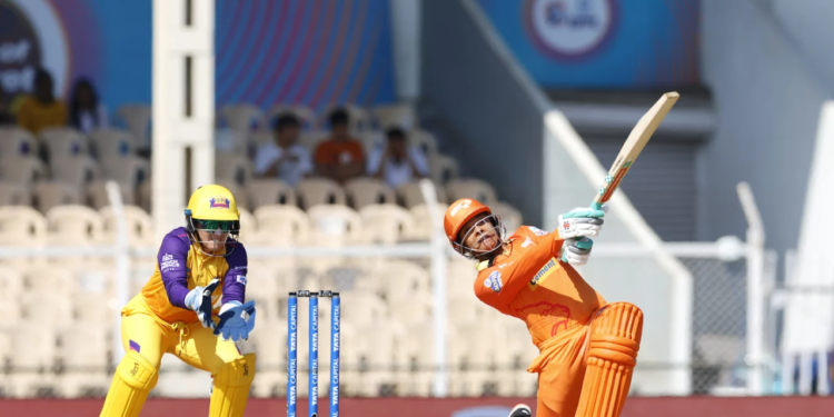 यूपी वॉरियर्स ने महिला प्रीमियर लीग में गुजरात जाएंट्स को हराकर प्लेऑफ में बनाया जगह
