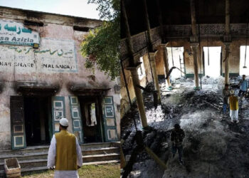 मदरसा अजिजिया को नहीं बल्कि 100 साल के इतिहास को जलाया