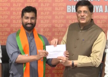 कांग्रेस नेता ऐके एंटोनी के बेटे अनिल एंटोनी ने बीजेपी ज्वाइन किया