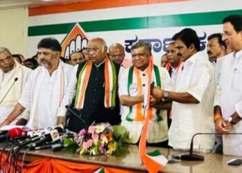 शेट्टार ने थामा कांग्रेस का हाथ, भाजपा पर लगाया अपमानित करने का आरोप