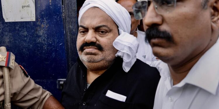 अतीक अहमद की बढ़ी मुश्किलें, व्यवसाई के अपहरण मामले में बेटे समेत अतीक पर आरोप तय