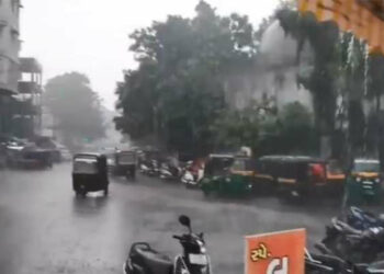 चक्रवाती तूफान बिपरजॉय ने दी दस्तक, अगले कई घंटो तक गुजरात में हों सकती मूसलाधार बारिश