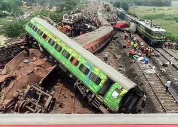 मोदी राज में लाचार होती भारतीय रेल व्यवस्था 