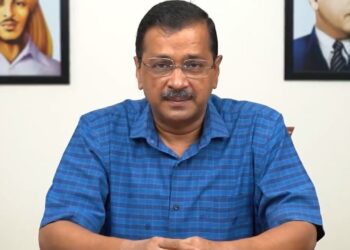 दिल्ली में दिनदहाड़े हुई लूट के बाद सीएम अरविंद केजरीवाल ने एलजी से मांगा इस्तीफा