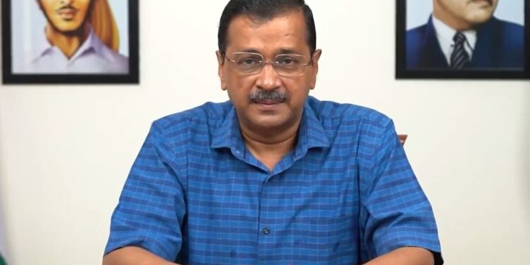 दिल्ली में दिनदहाड़े हुई लूट के बाद सीएम अरविंद केजरीवाल ने एलजी से मांगा इस्तीफा