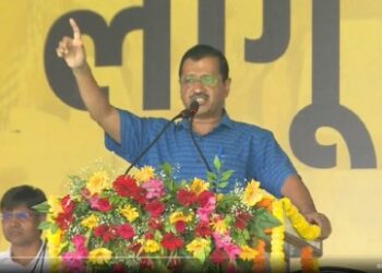 केंद्र सरकार दिल्ली की जनता के अधिकारों को छीनने के लिए सुप्रीम कोर्ट के फैसले को खारिज किया: केजरीवाल