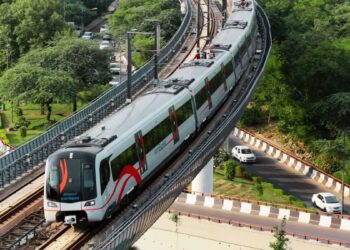दिल्ली मेट्रो का बड़ा फैसला, अब यात्री मेट्रो में अपने साथ शराब की बोतल भी ले जा सकेंगे