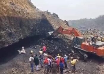 अवैध कोयला खदान के धसने से धनबाद में 3 की मौत, कई घायल