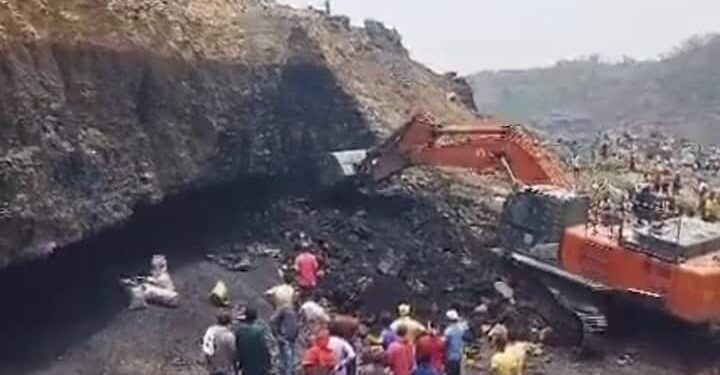 अवैध कोयला खदान के धसने से धनबाद में 3 की मौत, कई घायल
