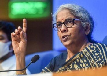 ओबामा के बयान पर भड़की वित्त मंत्री निर्मला सितारमण, कहा कि मुस्लिम देशों पर बमबारी करने वाले के आरोपों पर कैसे भरोसा करें