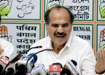 धरने पर बैठे कांग्रेस सांसद अधीर रंजन चौधरी ने कहा कि हमारी मांगे पूरी नहीं हुई तो आंदोलन होगा