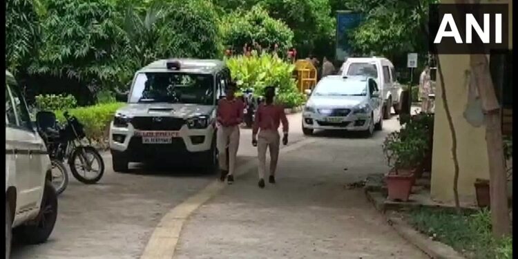 दिल्ली के मालवीय नगर में कॉलेज के बाहर लोहे के रॉड से किया हमला, 25 वर्षीय छात्रा की मात्रा