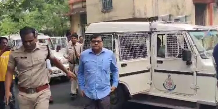 गर्ल्स हॉस्टल की लड़कियों से पीरियड के बारे में पूछता था सवाल, SDM को किया गया गिरफ्तार