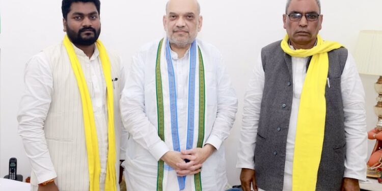 एक बार फिर NDA में शामिल हुए ओमप्रकाश राजभर, उत्तर प्रदेश के पूर्वांचल के कई सीटों पर है खासा प्रभाव